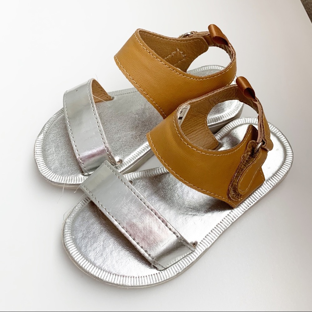 Oshkosh size 7t sandals
